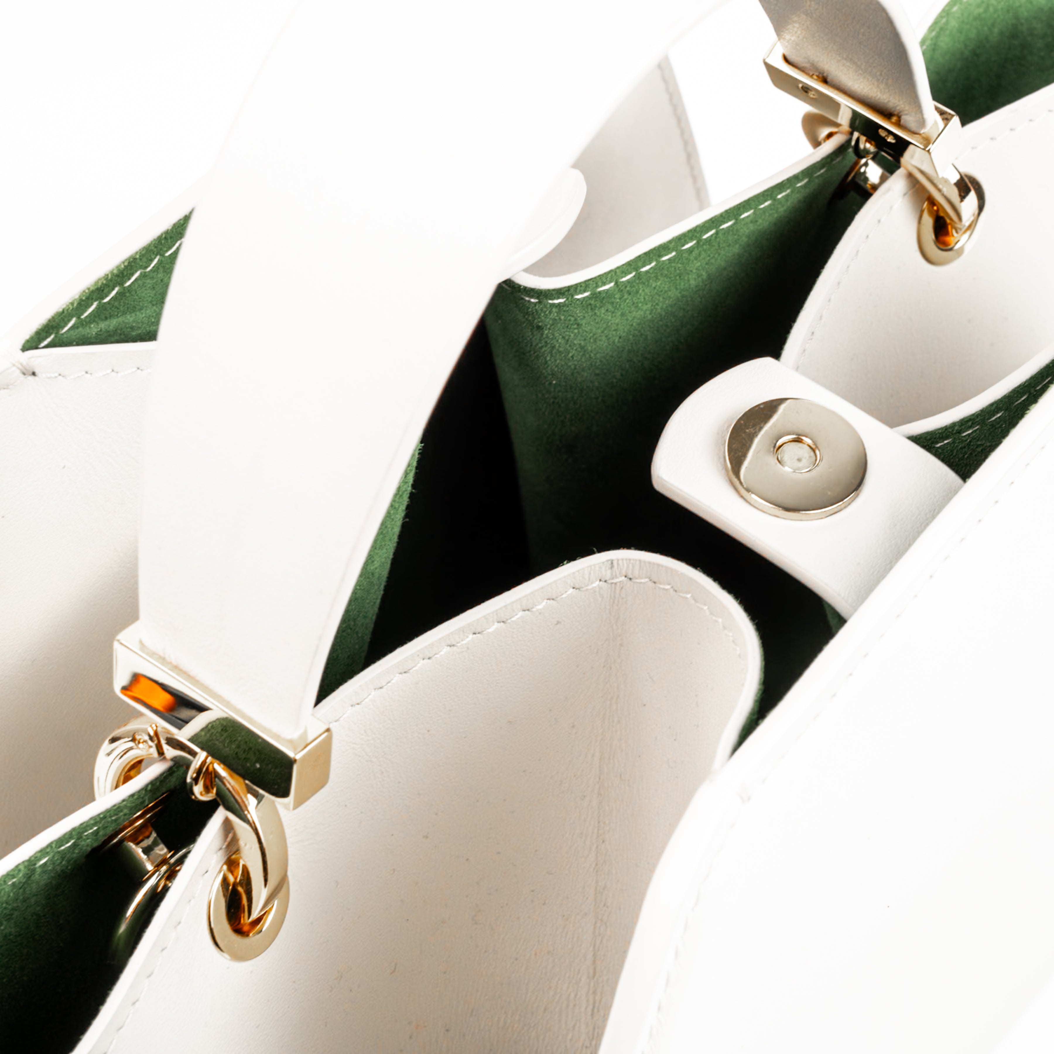 Instance 5_012 | Dove White