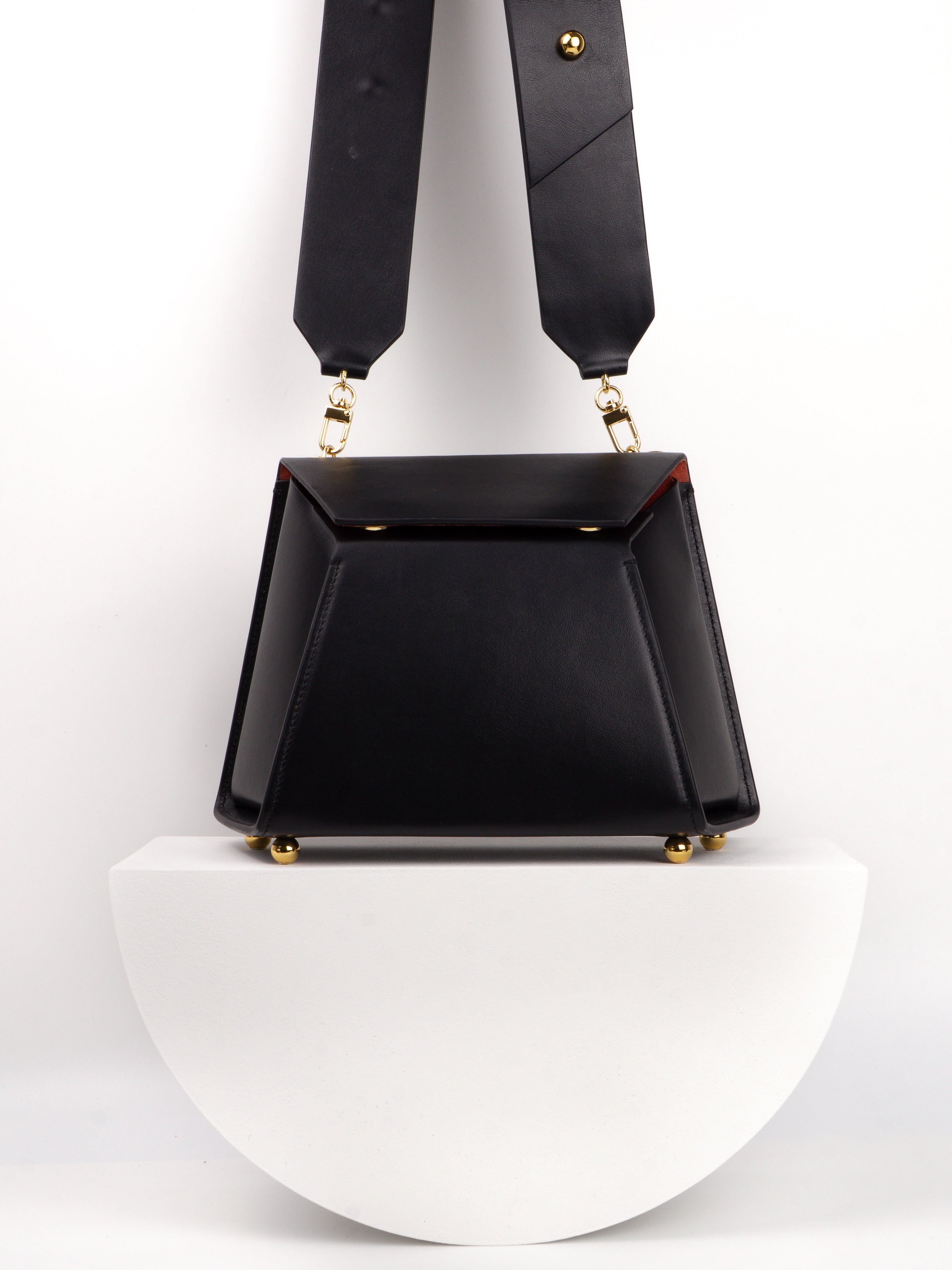 NEO Sable Black | Gold